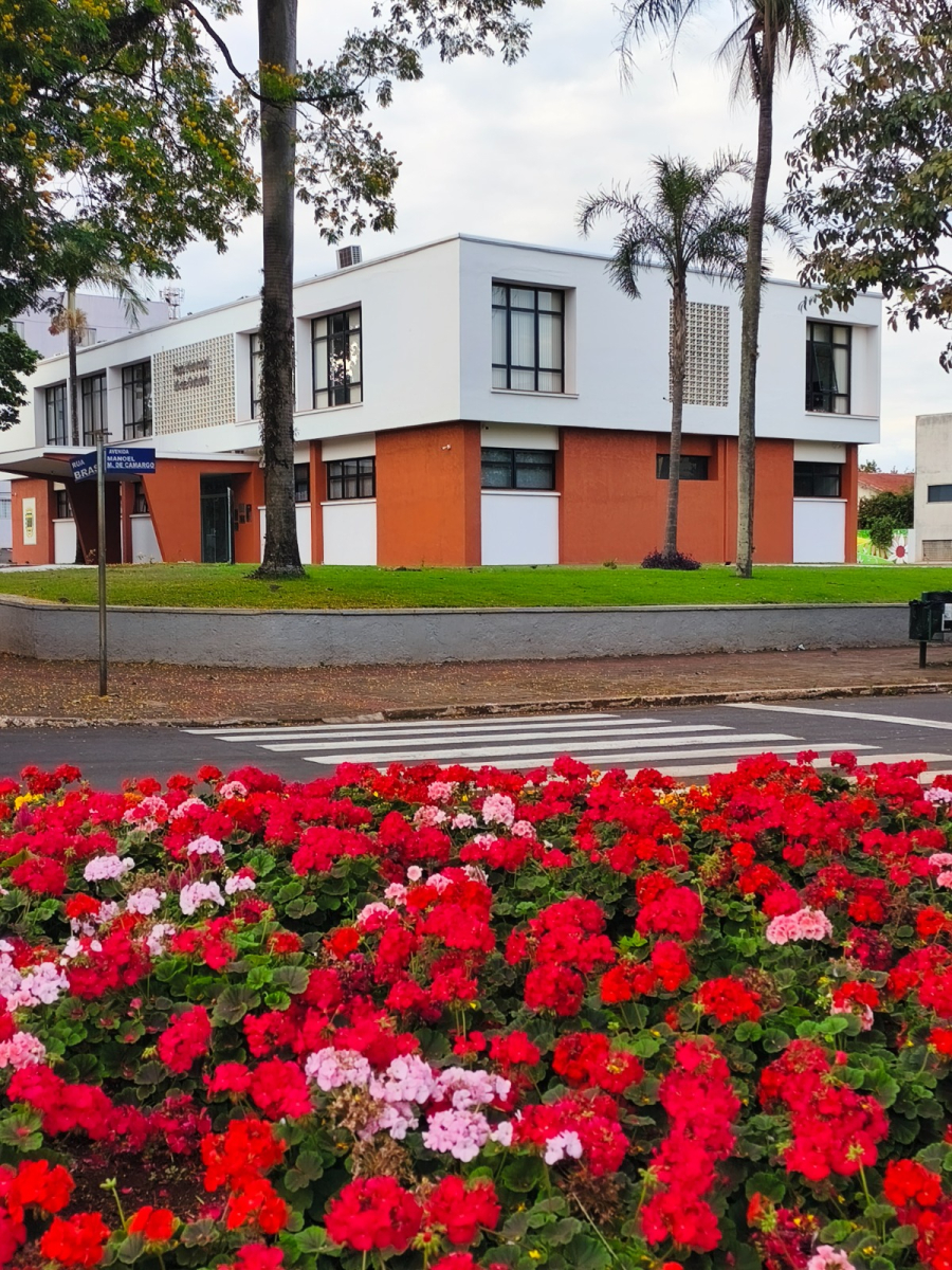 Paço Municipal e bandeira de Campo Mourão completam 62 anos