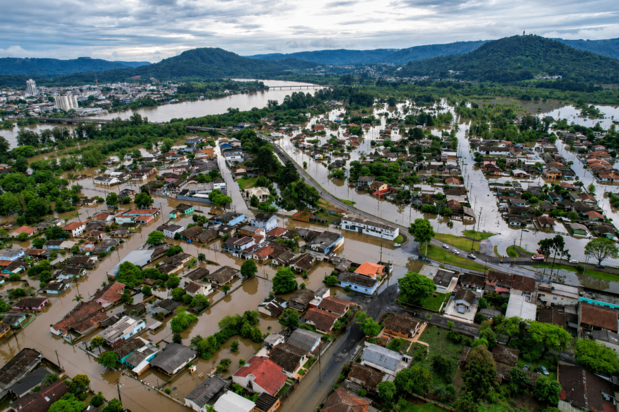 Paraná entra em alerta vermelho com risco máximo de alagamentos; veja as cidades atingidas