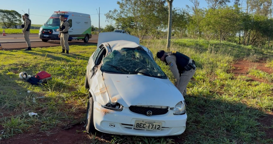 Jovem de 18 anos fica gravemente ferida após capotamento na PR-317, em Peabiru